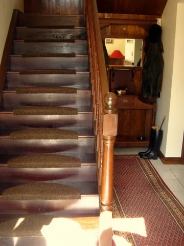 Entrance hall and staircase